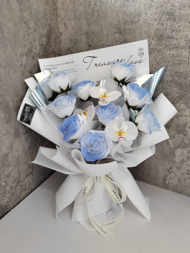 RS0010 Icey-Blue Valentine (Soap Bouquet)